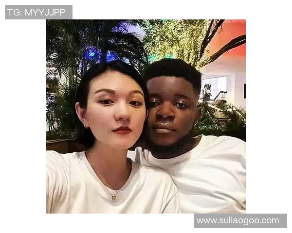 黑人足球明星与美女的浪漫故事揭示了爱与梦想的交汇点 黑人足球明星与美女的浪漫故事揭示了爱与梦想的交汇点