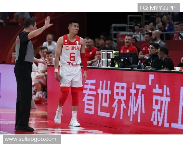 深圳篮球队在世界杯预选赛中以83分稳居积分榜首位展现强劲实力