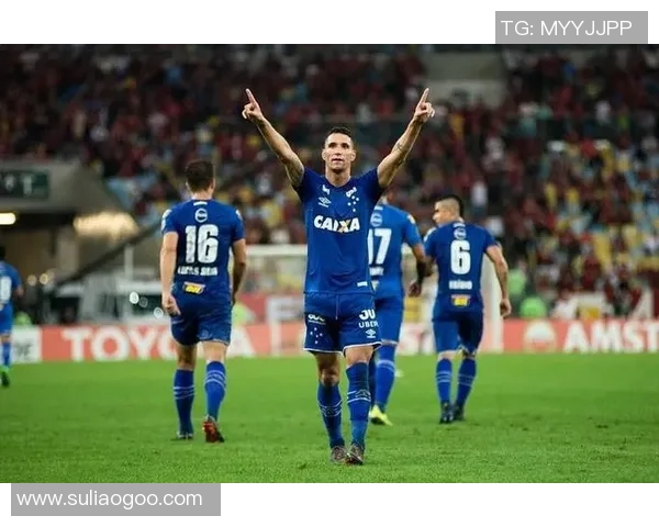 李伟独家解析足球技巧与战术心得分享助你提升球场表现 李伟独家解析足球技巧与战术心得分享助你提升球场表现