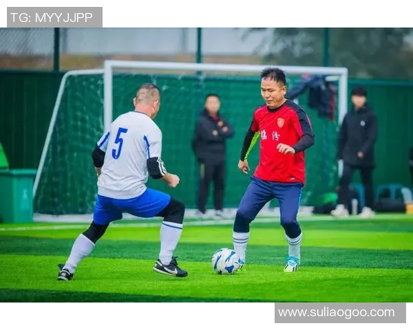 足球明星现场真实瞬间捕捉展现他们的风采与激情 足球明星现场真实瞬间捕捉展现他们的风采与激情